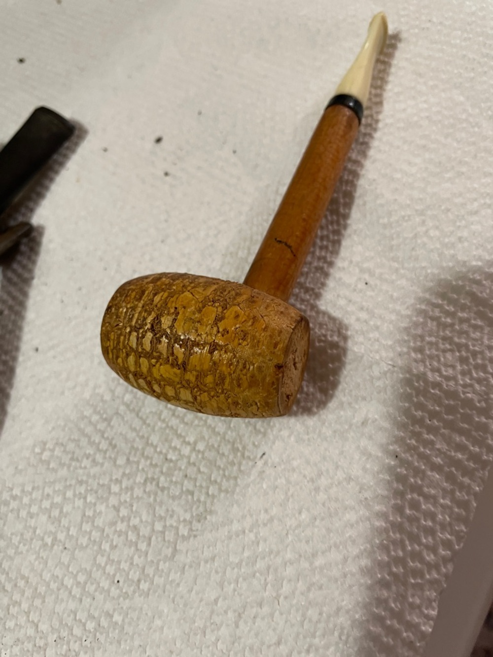 Vintage Corn Cob Tobacco Pipe in Wood and Cream